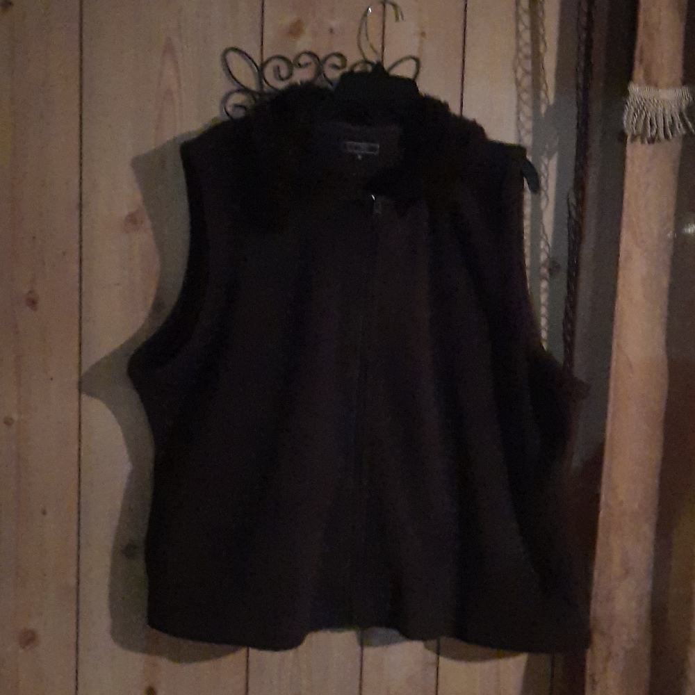 WOMENS PLUS SIZE VEST 3X WITH FUR COLLAR